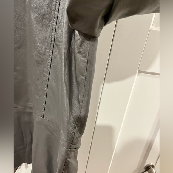 NEIMAN MARCUS PRE-LOVED AUTHENTIC GREY SUPPLE GENUINE LEATHER JACKET - Picture 5 of 17